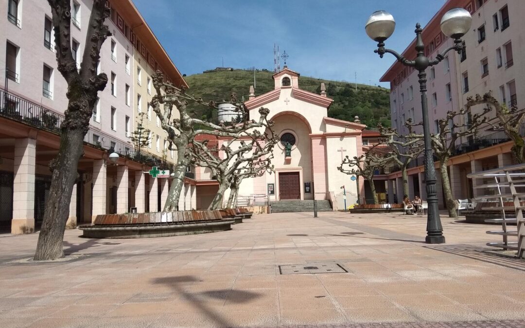 De la iglesia San Ignacio de Bilbao, a la plaza