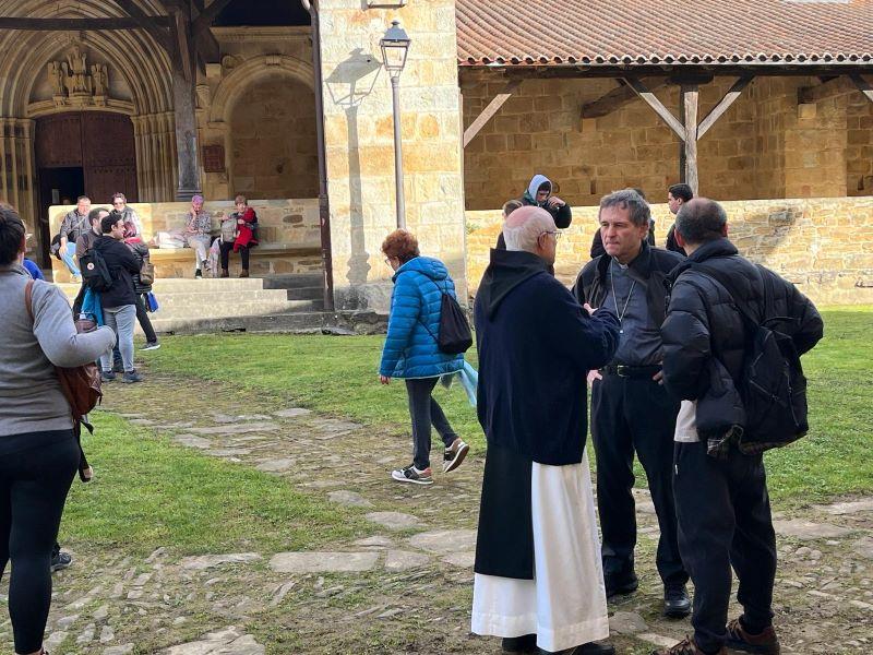 El obispo de Bilbao recuerda al obispo Uriarte, en el Bake Topaketa