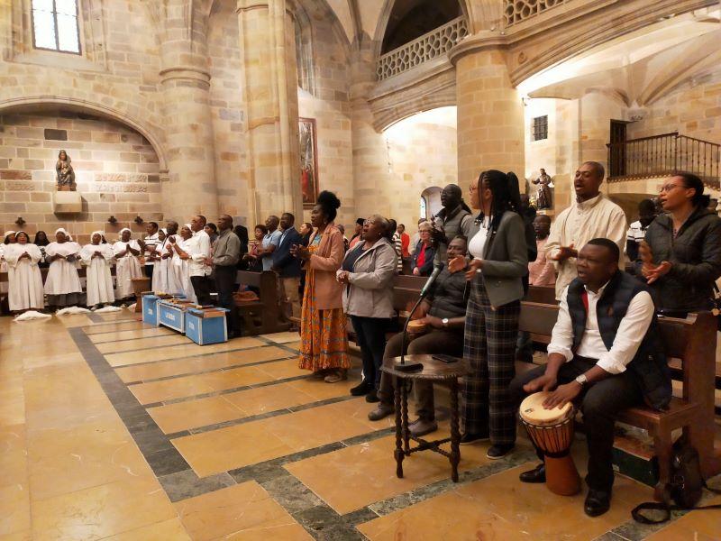 Eucaristía y asamblea de la comunidad católica africana