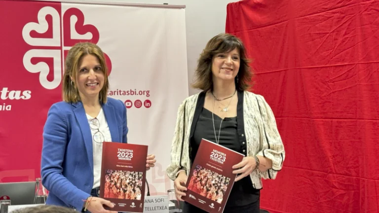 Elena Unzueta y Ana Sofi Telletxea, durante la presentación de la Memoria 2023.