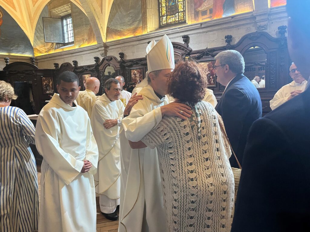 Saludando a las autoridades en la sacristía de Begoña