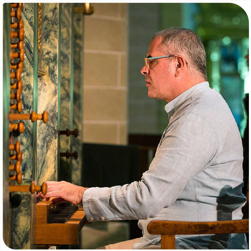 El organista Benatzi Bilbao