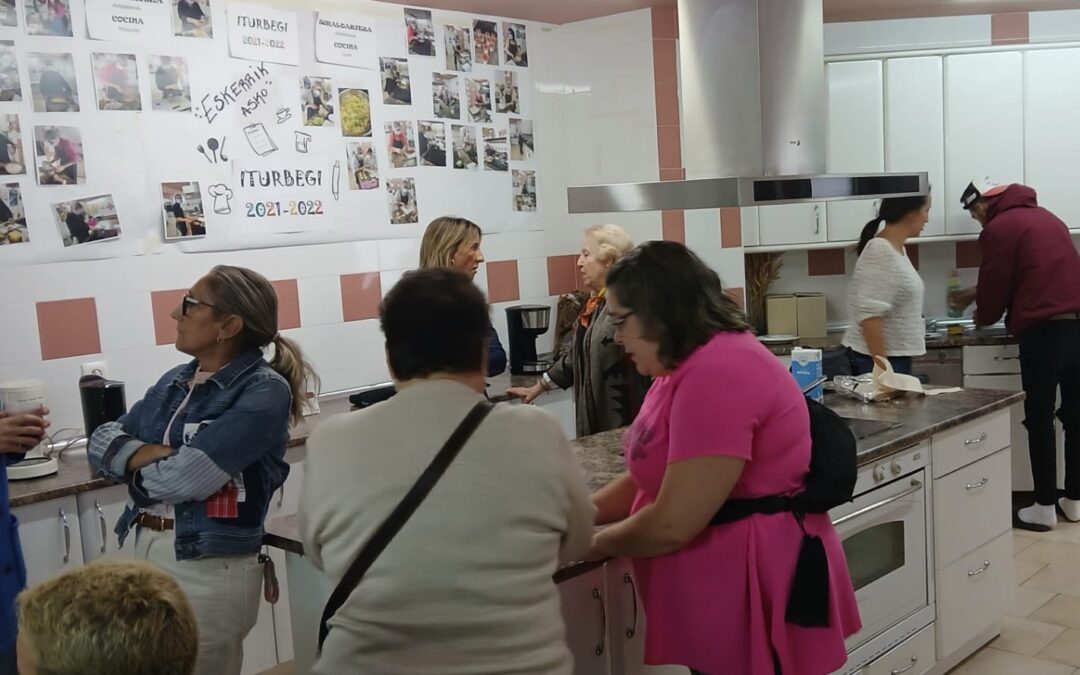 La Iglesia en Basauri pone en marcha un espacio para personas sin hogar