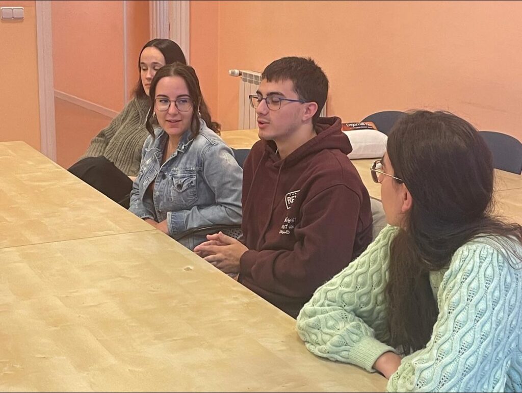 Misinoetarako ordezkaritza, @caritas_bizkaia y el @idtp_teologia erakundeek antolatutako Ipar-Hegoaldea ikastaroko lehenengo saioa Bilboko eleizbarrutian