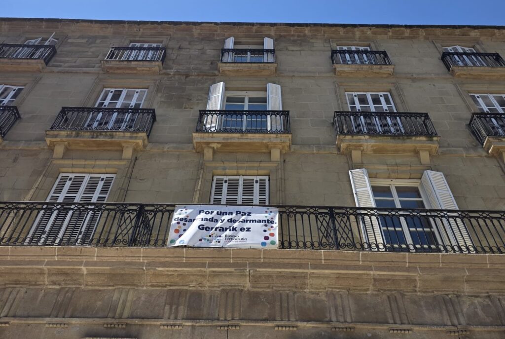 Pancarta en Barria