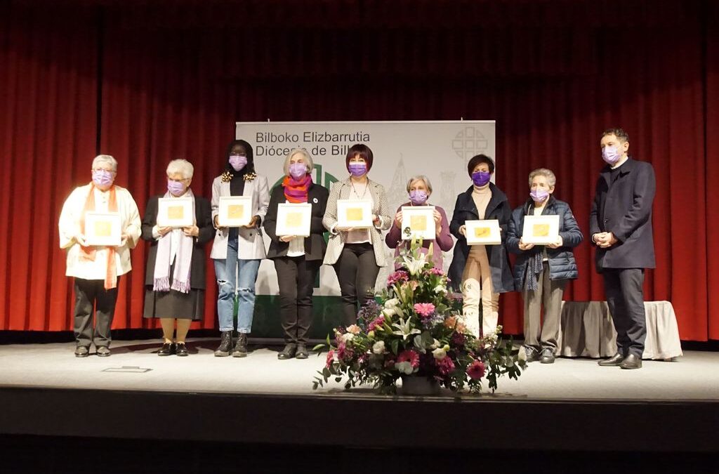 La Diócesis de Bilbao reconoce la labor de 8 mujeres que ayudan a “salir de las trincheras”