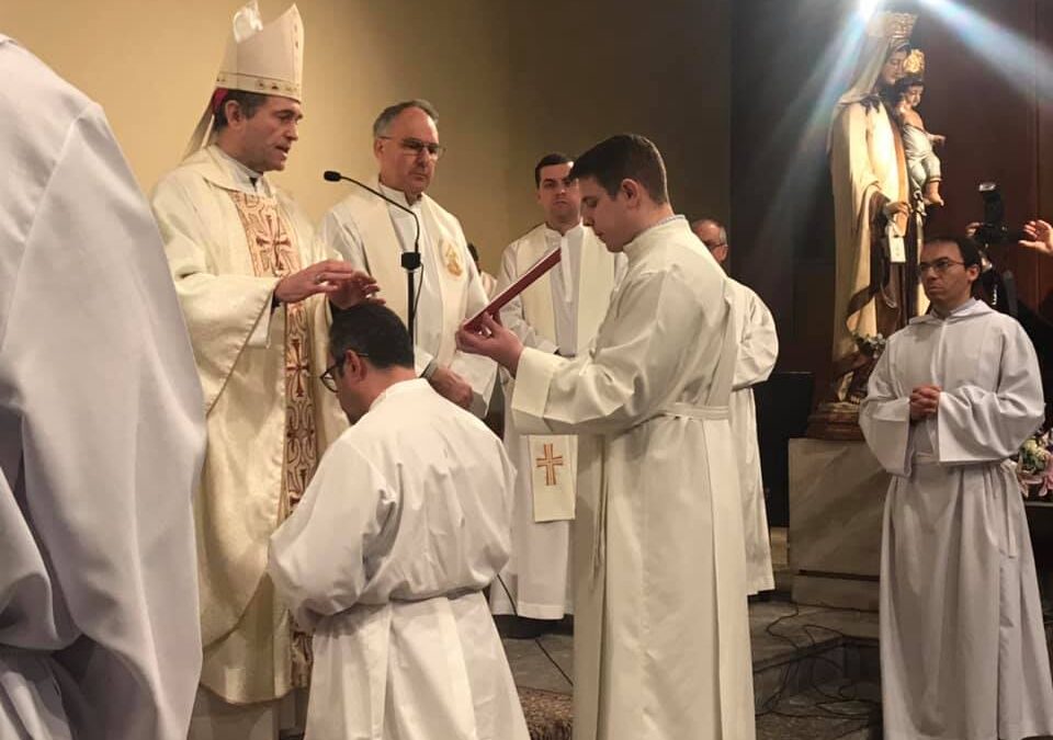 Ordenación diaconal del paúl Aarón Esaú Delgado, en Barakaldo