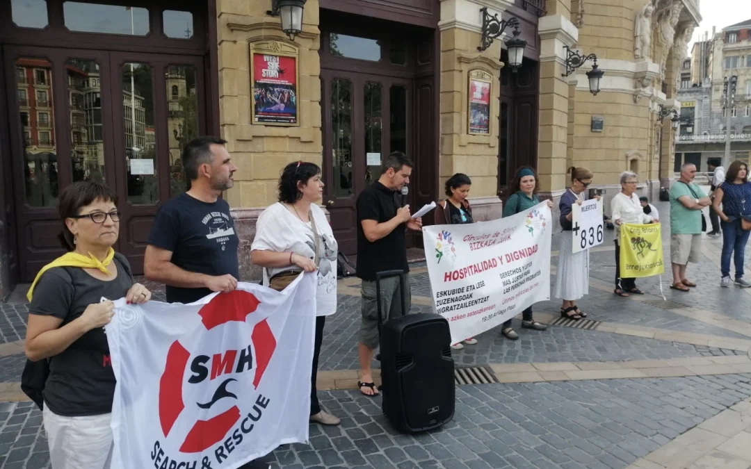 Tripulación del Aita Mari en el Círculo de Silencio de julio