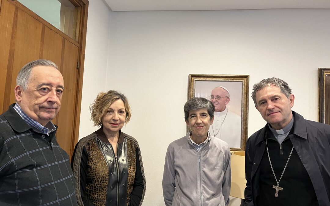 Encuentro del obispo de Bilbao con la misionera Nekane García