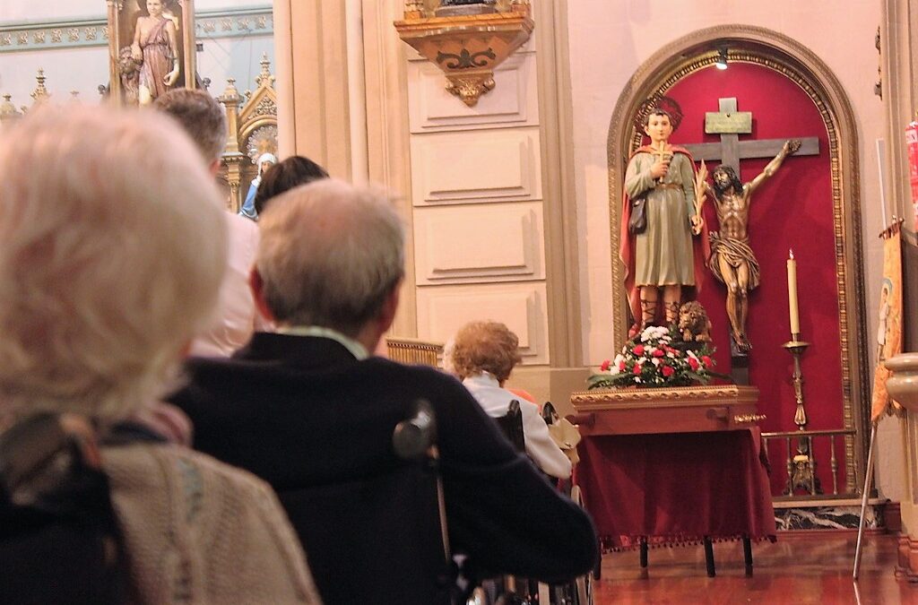Procesión de la imagen de San Mamés, en la Casa de la Misericordia