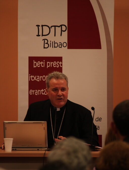 Obispo Iceta: “Ahora es el papa quien nos dirá cómo actuar”