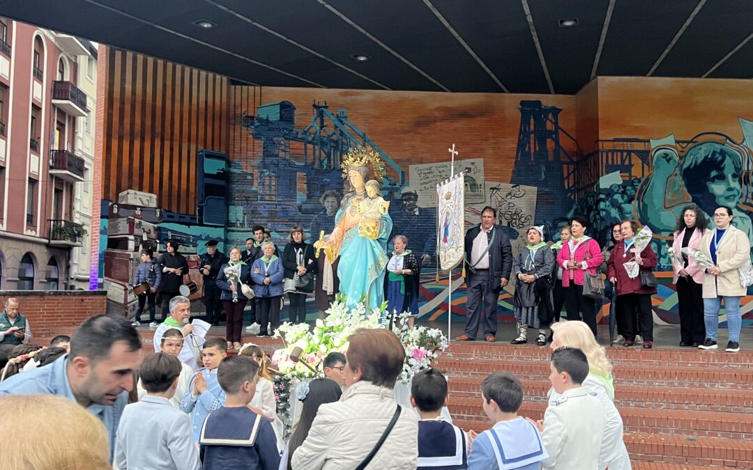 La familia salesiana celebra María Auxiliadora