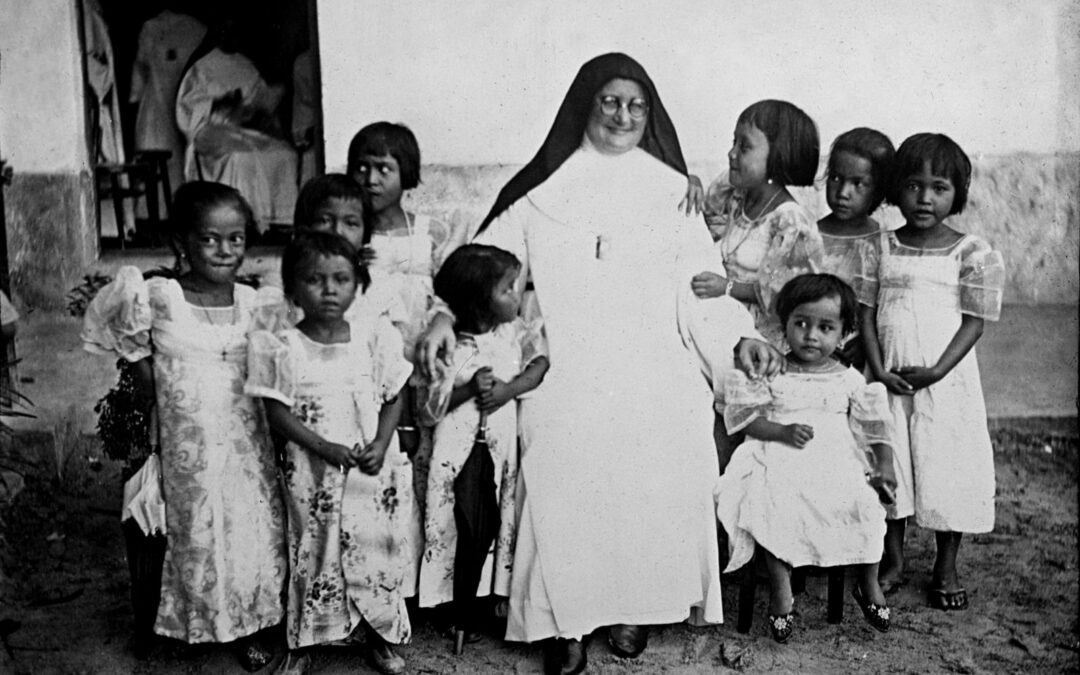 Charla sobre las aventuras de una monja viajera, en Durango