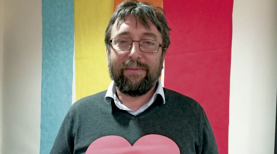 El ilustrador Fano, en el Topaki de Cáritas Euskadi