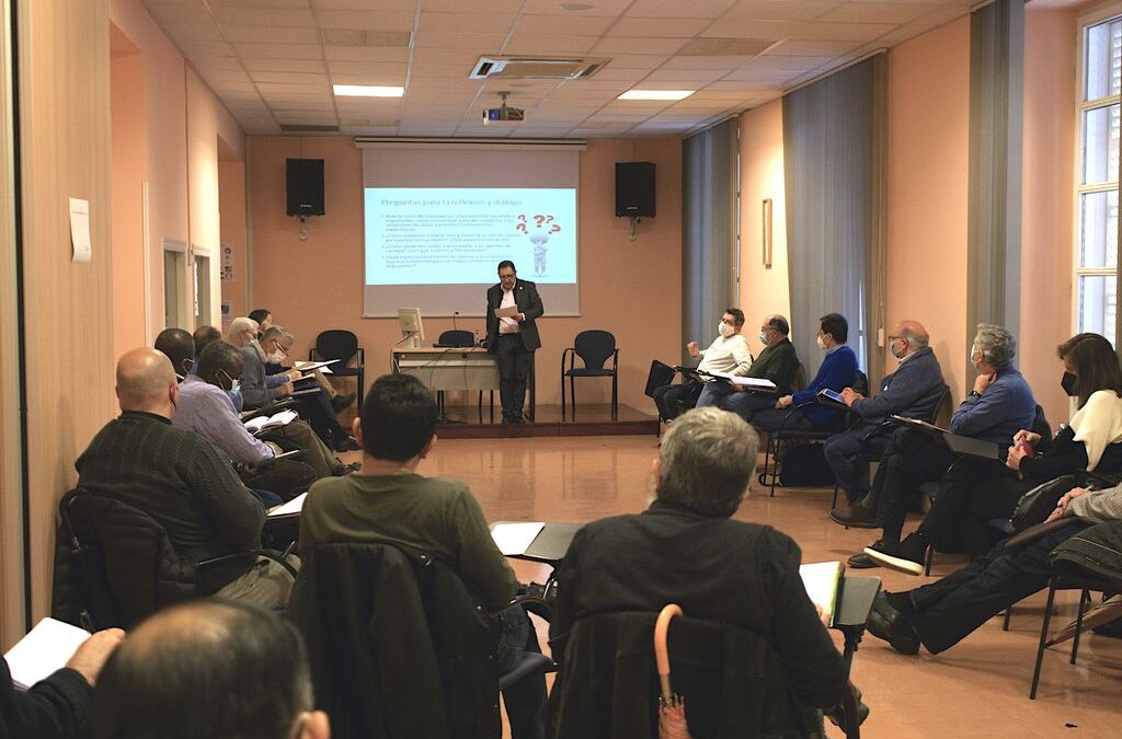 El Delegado Episcopal de Cáritas Española pide a los consiliarios de Bizkaia que «callejeen» la fe