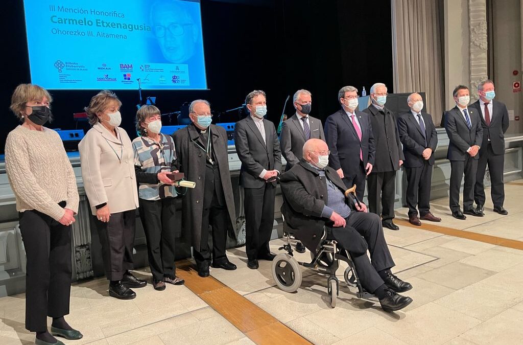 El obispo agradece a los galardonados con la Mención Carmelo Etxenagusia su aportación a la cultura y a la sociedad