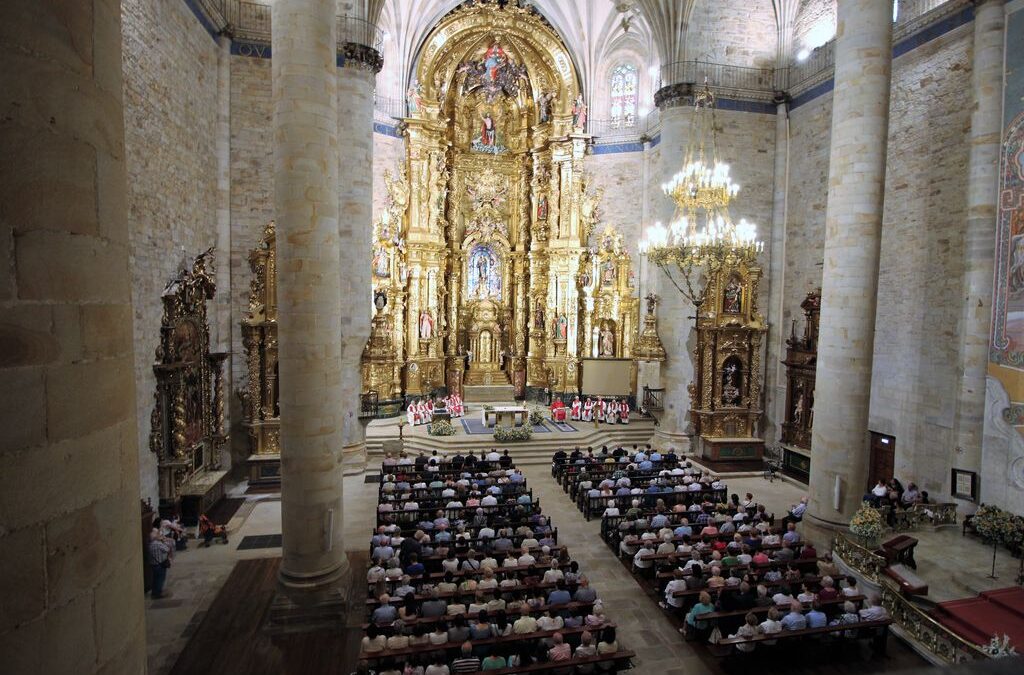 Mons. Segura presidirá hoy en Elorrio su primera misa como obispo de Bilbao