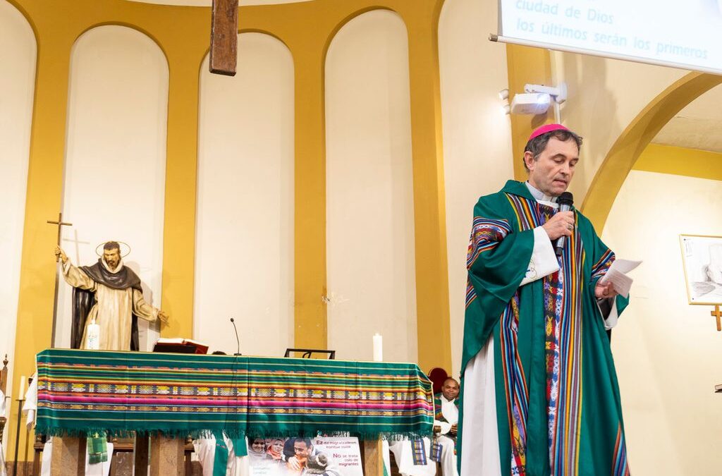 El obispo auxiliar presidirá mañana la primera Misa Latinoamericana del curso