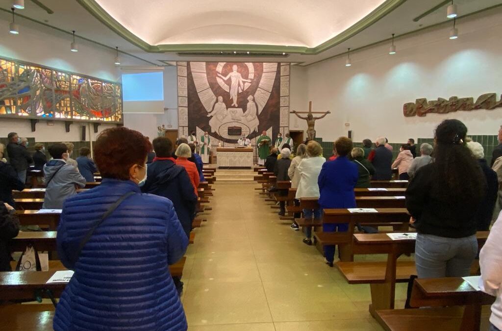 El obispo presidió el sábado la última misa en la parroquia de Zurbaran