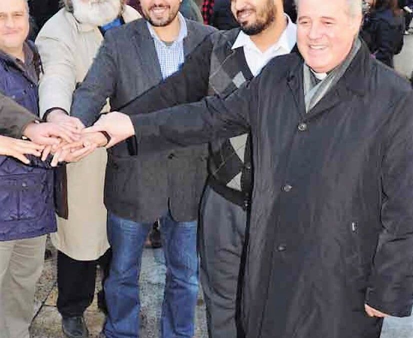 Concentración de cristianos y musulmanes por la Paz