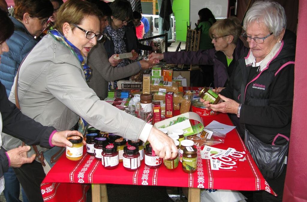 Productos de Comercio Justo en Zeanuri, en la feria de San Isidro