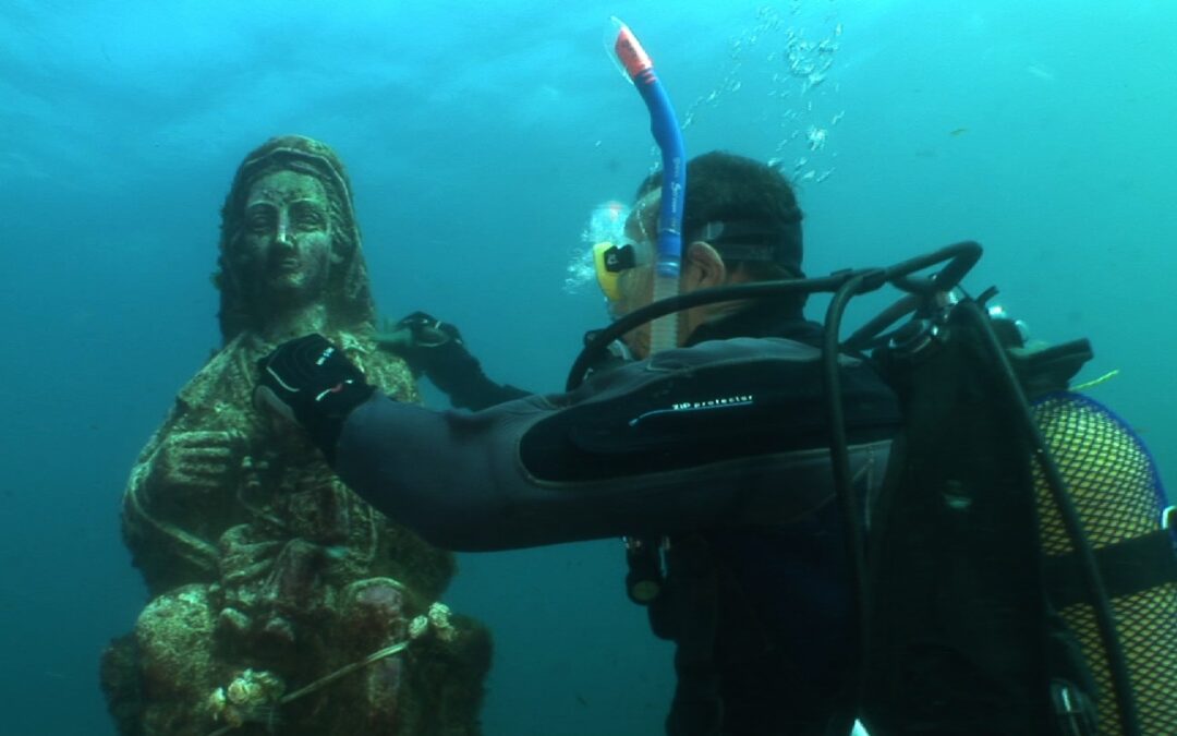 Aniversario de la entronización de la virgen submarina en Gaztelugatxe